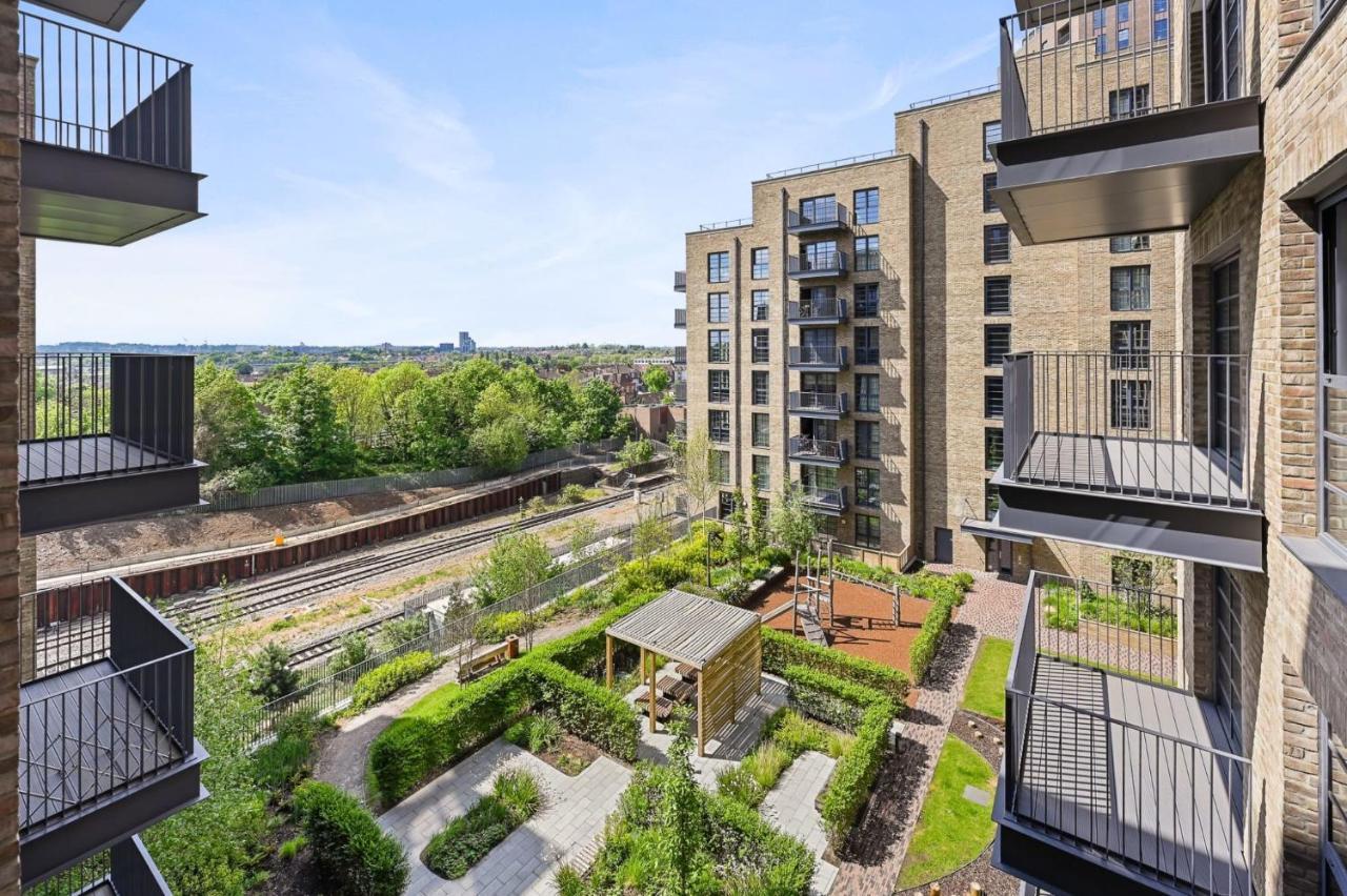 Modern And Chic Apartments At Ferrum Near Wembley Park Лондон Екстериор снимка