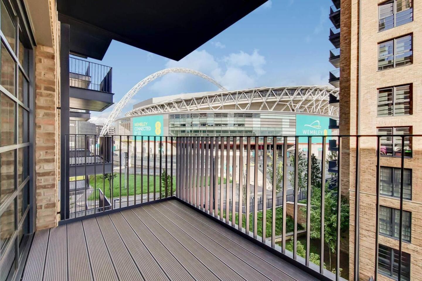 Modern And Chic Apartments At Ferrum Near Wembley Park Лондон Екстериор снимка