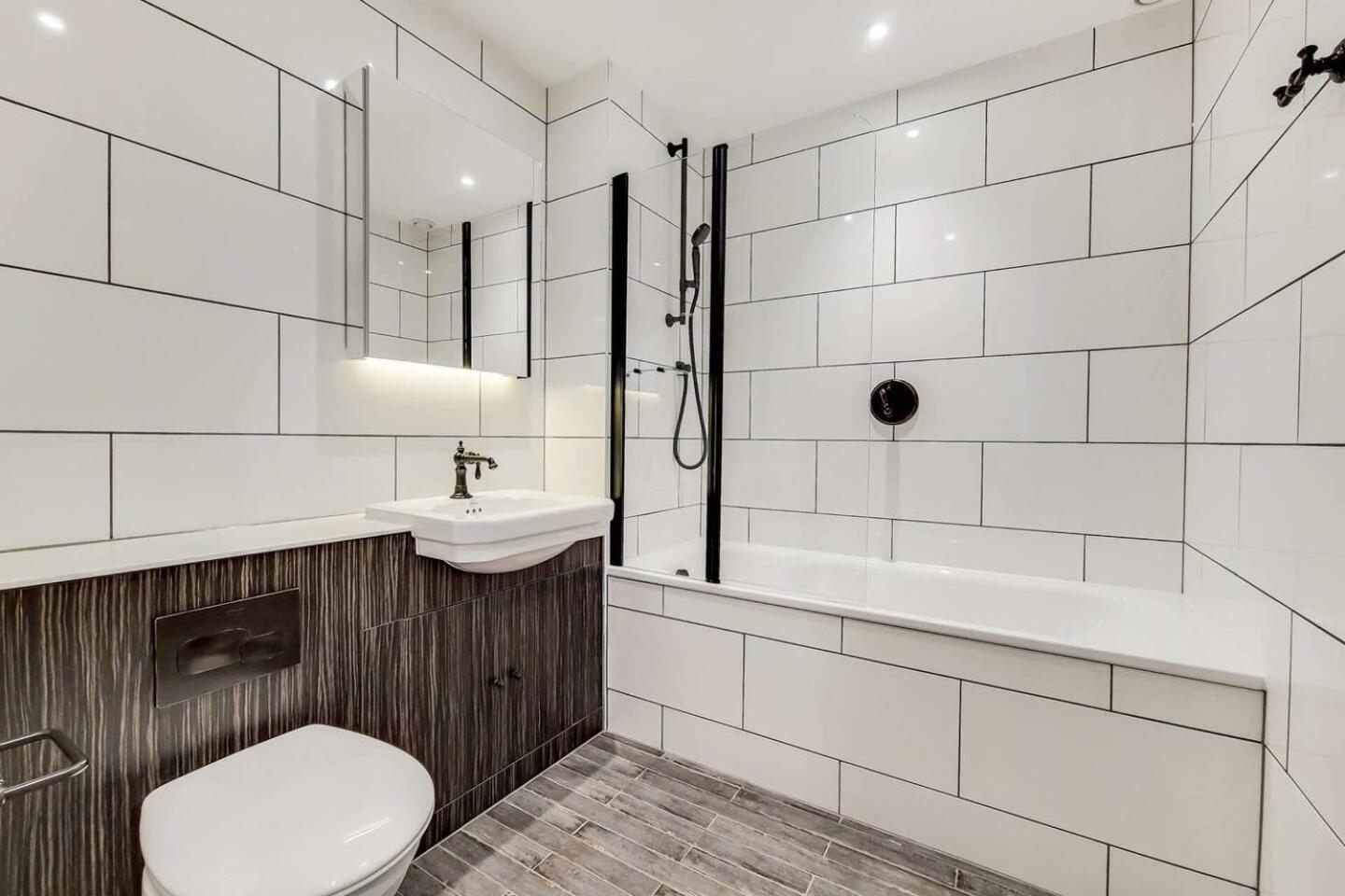 Modern And Chic Apartments At Ferrum Near Wembley Park Лондон Екстериор снимка