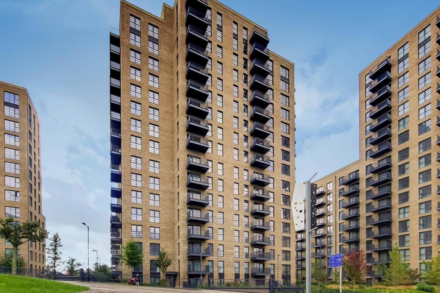 Modern And Chic Apartments At Ferrum Near Wembley Park Лондон Екстериор снимка